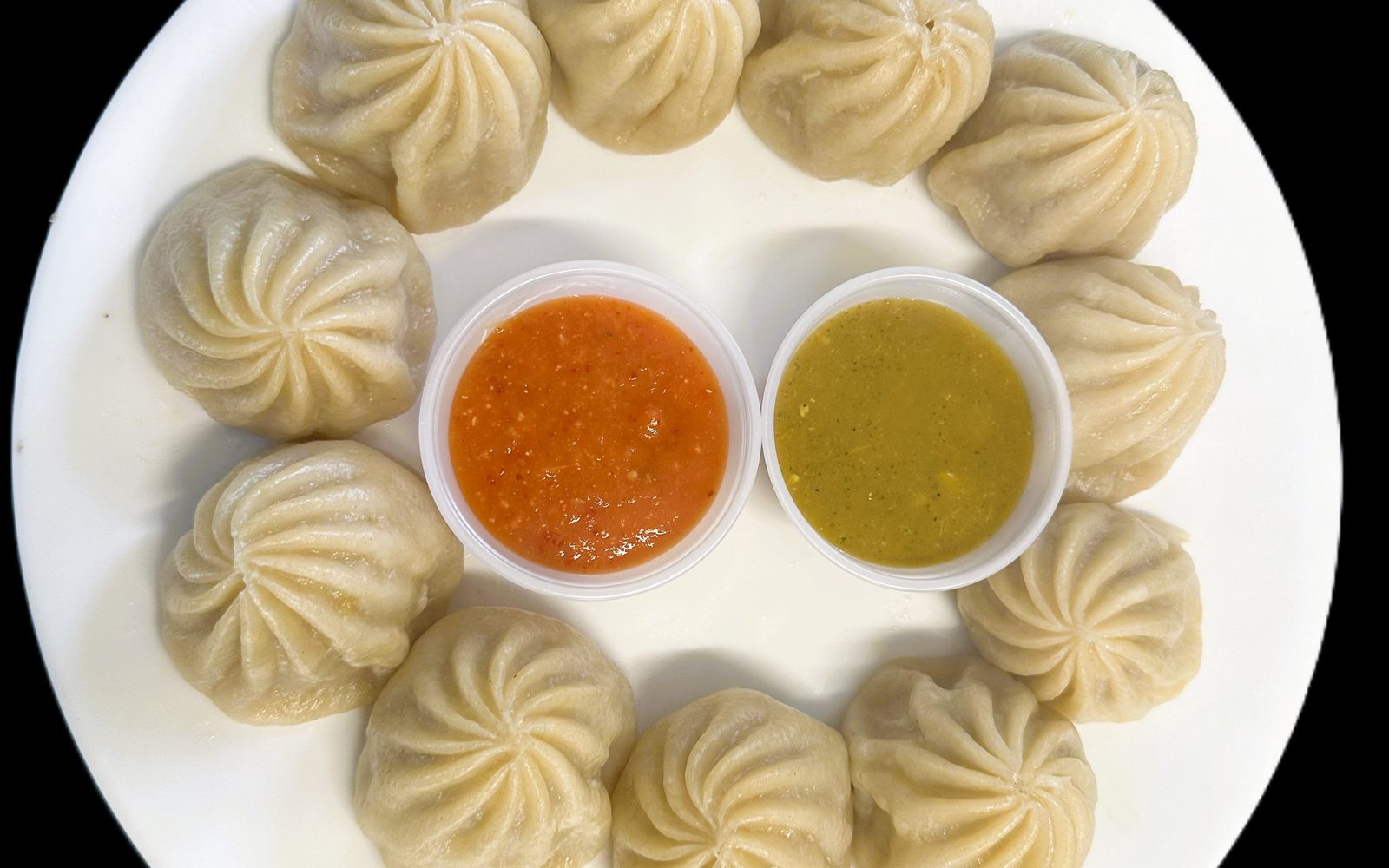 Steamed Regular Mo:Mo on a plate